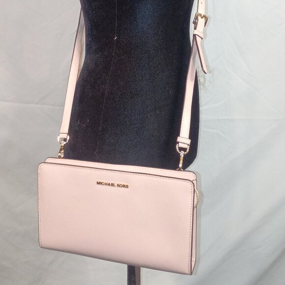 NWT MICHAEL KORS Jet Set Soft Pink Saffiano Leather Convertible Clutch-Crossbody - Picture 2 of 13